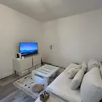 Small Central Flat In Paris Nine