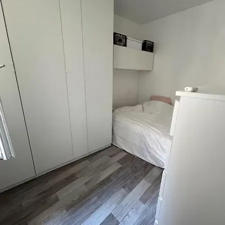 Small Flat In Nine Parigi