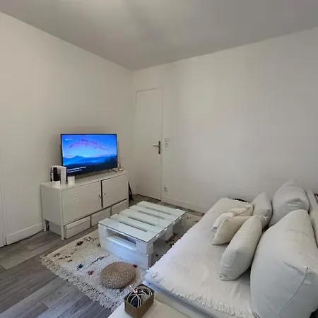 Small Flat In Nine Appartamento Parigi